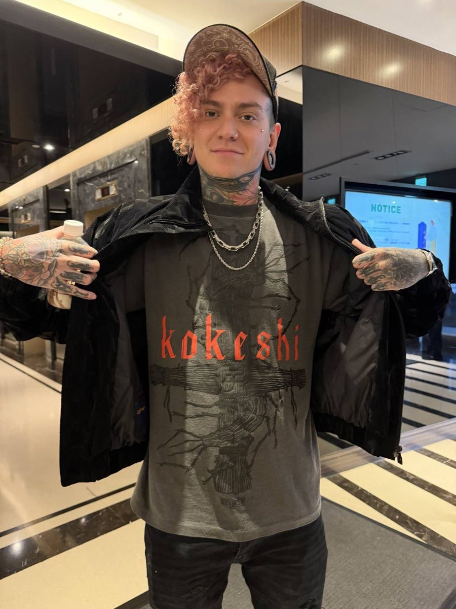 kokeshi_jpn's tweet photo. Thank you for wearing our collab Tshirt, Will from @lornashore 🔥🤘 

Currently KOKESHI✖ASTRSK shirts are sold out, but we have a great news! We decided to make some more shirts due to many orders.　

Big shout out to @area23shop for helping us 

It will be available later this month, we start sellingthe shirts from the show on October 14th, Amenra show with kokeshi in Bangkok, and 15th in Taiwan.  We will sell shirts online after the tour so stay connected with us! 

#kokeshi #astrsk #astrskcult
