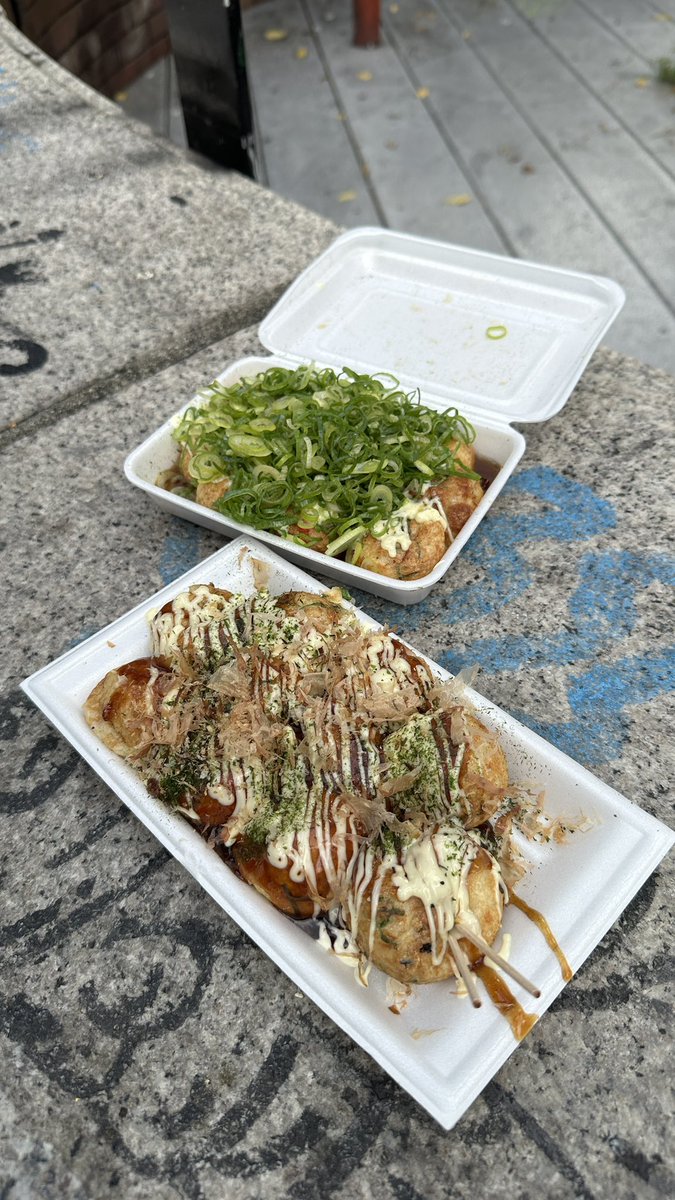 b4ne_59's tweet photo. 大阪から京都に弾丸ぶち歩き旅行してきた
たこ焼きはふわふわが最高や https://t.co/OZ69yiDyeh