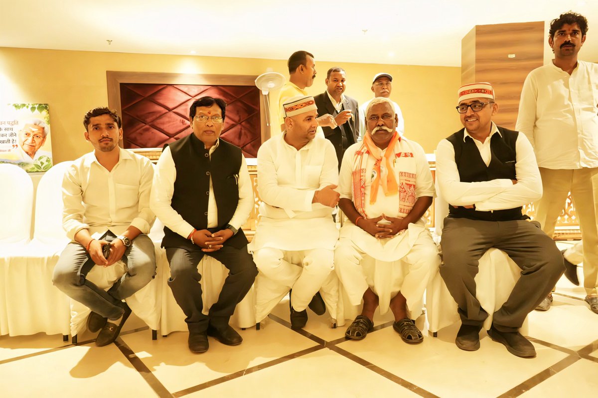 rajushuklabjp's tweet photo. आज पावन नगरी प्रयागराज में राष्ट्र एवं धर्म के प्रति अपना संपूर्ण जीवन समर्पित करने वाले श्रद्धेय अशोक सिंहल जी के जन्म शताब्दी वर्ष के उद्घाटन समारोह में सम्मिलित होने का सौभाग्य प्राप्त हुआ।

#AshokSinghal #AshokSinghalJanmaShatabdi #Prayagraj #RashtraSeva #SanatanSanskriti https://t.co/qUv0gnTksO