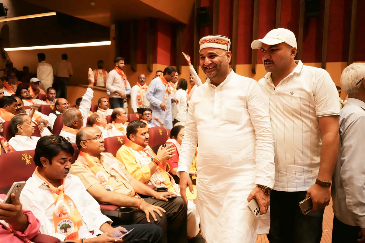 rajushuklabjp's tweet photo. आज पावन नगरी प्रयागराज में राष्ट्र एवं धर्म के प्रति अपना संपूर्ण जीवन समर्पित करने वाले श्रद्धेय अशोक सिंहल जी के जन्म शताब्दी वर्ष के उद्घाटन समारोह में सम्मिलित होने का सौभाग्य प्राप्त हुआ।

#AshokSinghal #AshokSinghalJanmaShatabdi #Prayagraj #RashtraSeva #SanatanSanskriti https://t.co/qUv0gnTksO