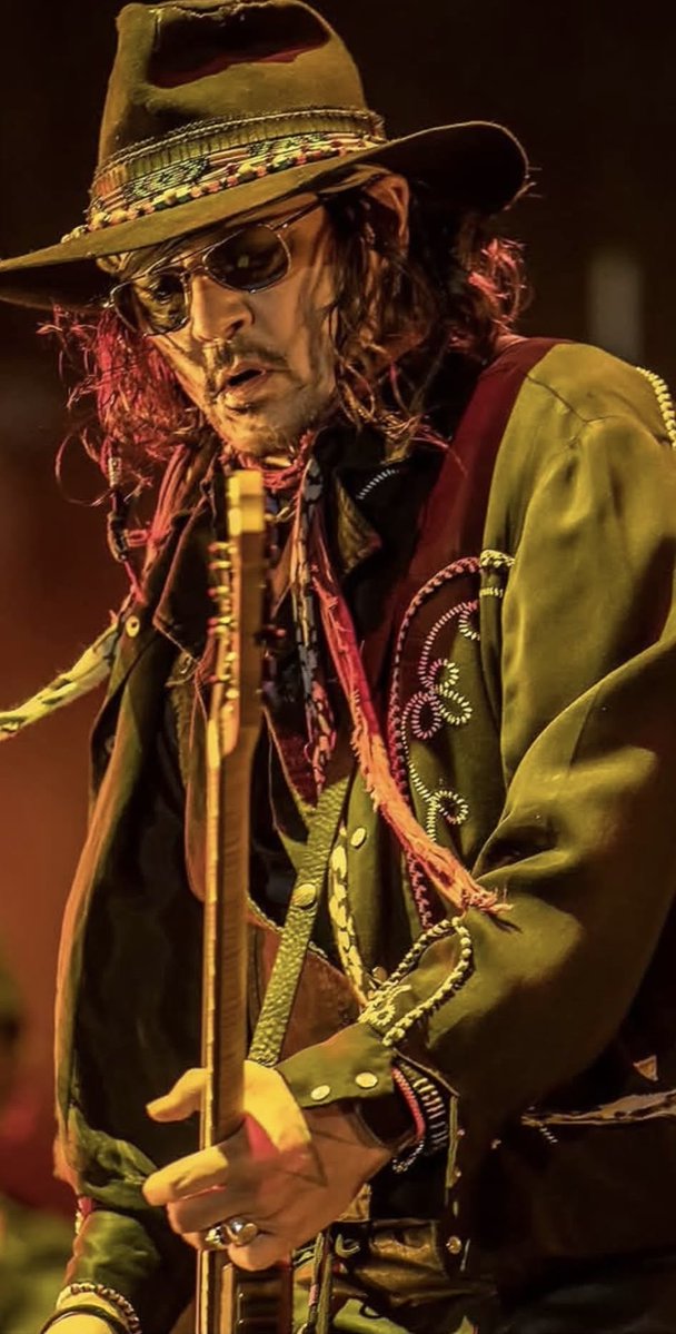 JohnnyHVDepp's tweet photo. Good day #JohnnyDepp ❤️ https://t.co/spLfpkVM3U