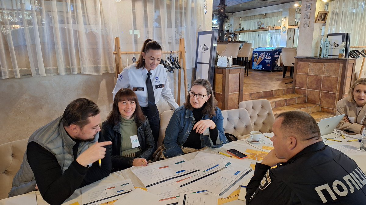 EUAM_Ukraine's tweet photo. 🇪🇺🤝 🇺🇦 EUAM UA continues supporting communities through Community Safety Dialogue.
At the fourth session in Boiarka, Kyiv region, local authorities, police and residents examined the causes of safety problems identified earlier. Next step: developing practical responses together https://t.co/JAC0UOsVsU