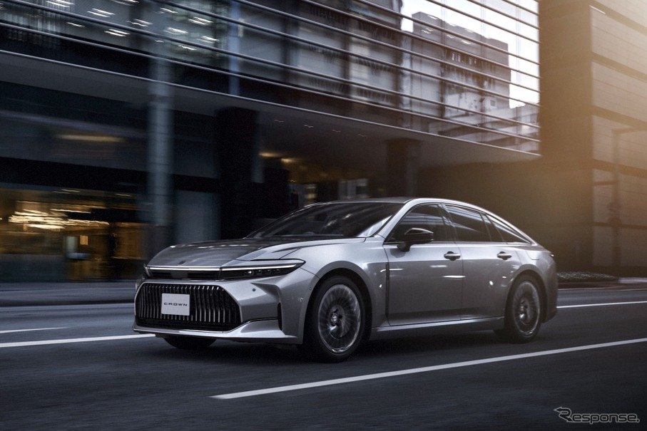 eri_jaa2030's tweet photo. TOYOTA クラウンセダン

クラウンセダン然り、レクサスES然り

なぜ売れないの？
セダン不人気だから？

開発陣の誰もが気づかない売れない理由

「威厳」、オーラがないからです

走りや性能は重要ですが、それ以上に重要なのは、クラウンの名に相応しいエクステリアの威厳あるデザインです

クラウンセダンには、その威厳が欠けているのです