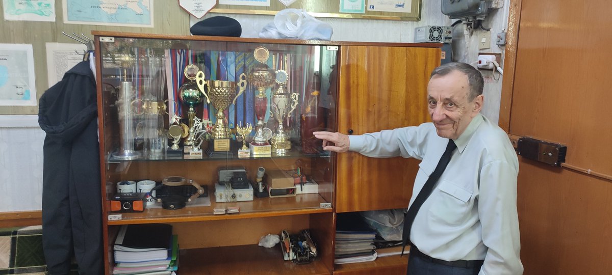 SP9DLM's tweet photo. A school amateur #radioclub #UN8LWZ at School No.11 in #Kostanay, northern #Kazakhstan🇰🇿. It has been operating for 60 years thanks to the efforts of #UN9LA . Today, I had the opportunity to meet him and his students in person.#APRS will soon be operational here.#hamradio #yota https://t.co/RHpSITHqPr