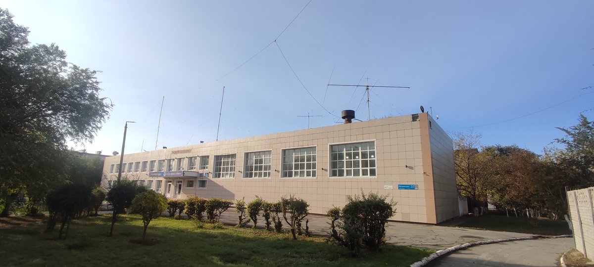 SP9DLM's tweet photo. A school amateur #radioclub #UN8LWZ at School No.11 in #Kostanay, northern #Kazakhstan🇰🇿. It has been operating for 60 years thanks to the efforts of #UN9LA . Today, I had the opportunity to meet him and his students in person.#APRS will soon be operational here.#hamradio #yota https://t.co/RHpSITHqPr