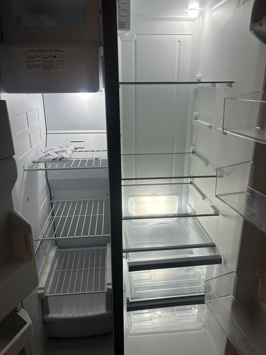 tinyforg's tweet photo. dude my brothers fridge is so empty wtf he’s so thinspo too https://t.co/WL5TopnDoW