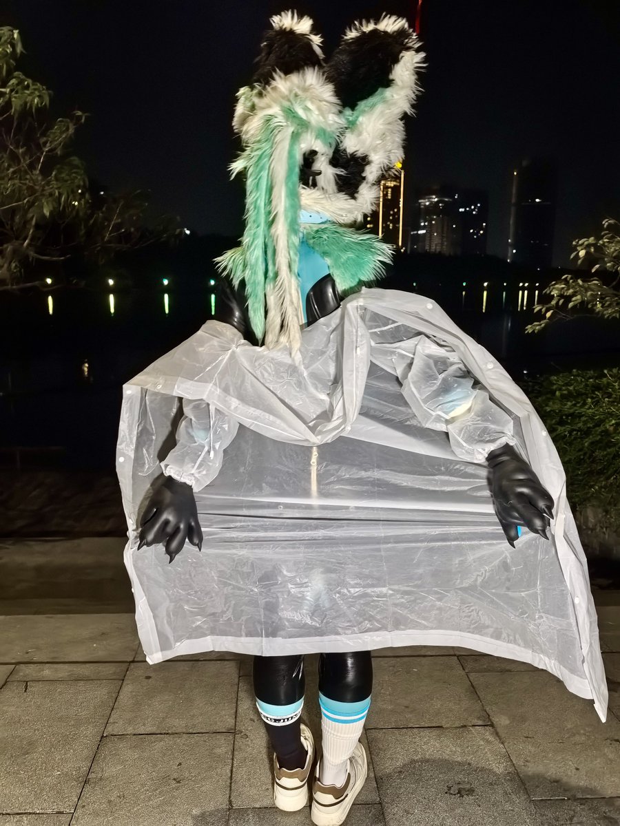 Mofeilatex's tweet photo. 户外？野裸？ https://t.co/sovRGWH6Ug