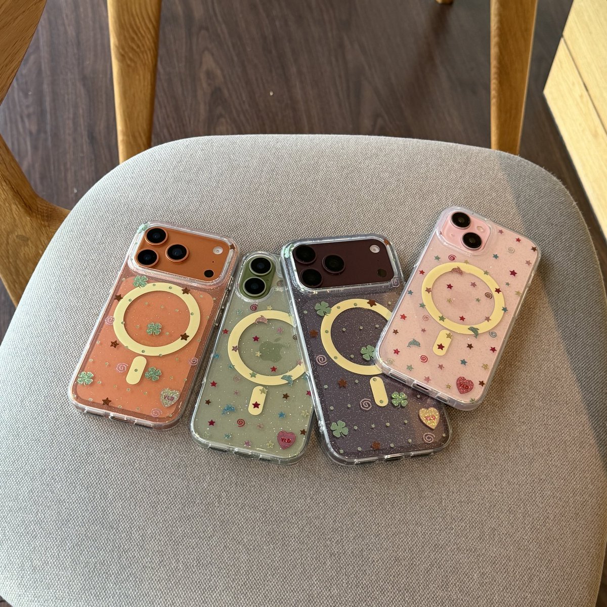blueblo0ms's tweet photo. เคสใสรุ่นใหม่ล่าสุดของ yld เป็นกลิตเตอร์ทั้งลายสกรีนและเนื้อเคส น่ารักวิบวับถูกใจวัยรุ่นแน่นอน มีสองลายเหมือนเดิม วางขายแล้วคับ 🍀🐬⭐️💌 https://t.co/Si4eCgjgSX