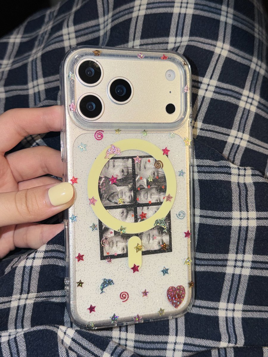 blueblo0ms's tweet photo. เคสใสรุ่นใหม่ล่าสุดของ yld เป็นกลิตเตอร์ทั้งลายสกรีนและเนื้อเคส น่ารักวิบวับถูกใจวัยรุ่นแน่นอน มีสองลายเหมือนเดิม วางขายแล้วคับ 🍀🐬⭐️💌 https://t.co/Si4eCgjgSX