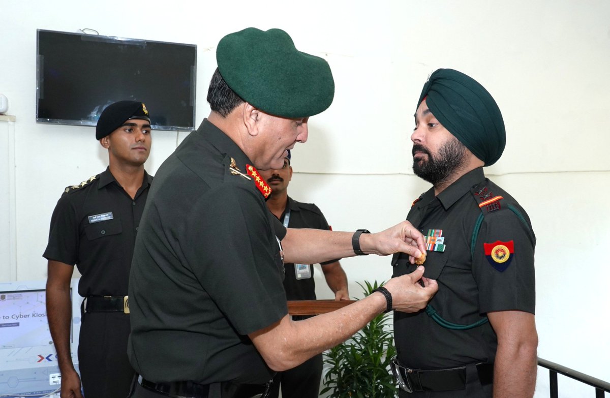 armylover247's tweet photo. Technology Enabled. Mission Ready.  #GeneralDhirajSeth, #COAS, inaugurated the Mission Autonomy Lab and Sensor-Shooter Integration Lab at #DGIS--strengthening the #IndianArmy’s ability to test, integrate and accelerate technology.
https://t.co/dqRPMxO7Ti