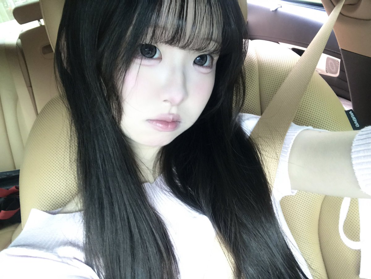 bunnicecream's tweet photo. 렌즈 바꿀까 https://t.co/Ek13gAo4cM