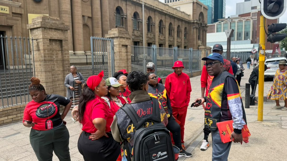 SACP1921's tweet photo. SACP activists near the High Court in Johannesburg engaging the working class, spreading the message of the Party and raising working-class consciousness towards the local government elections. #VoteSACP #VoteSACP2026 #IamVotingSACP #LGE2026 
--
6 October 2026 https://t.co/L5SZkxVl4F