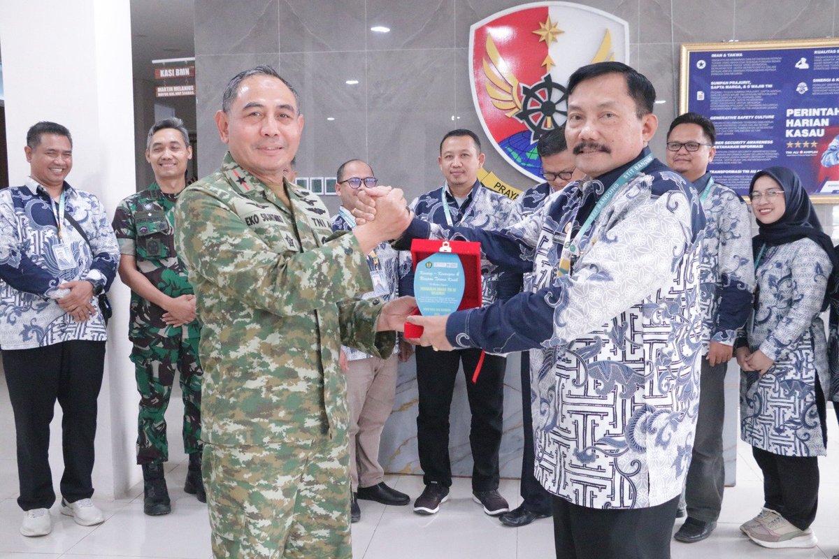 PenSulaiman's tweet photo. Tingkatkan Kualitas SDM, Lanud Sulaiman Sosialisasikan Program Perkuliahan S1 dan S2 STEBI https://t.co/PtzcvnmmhR