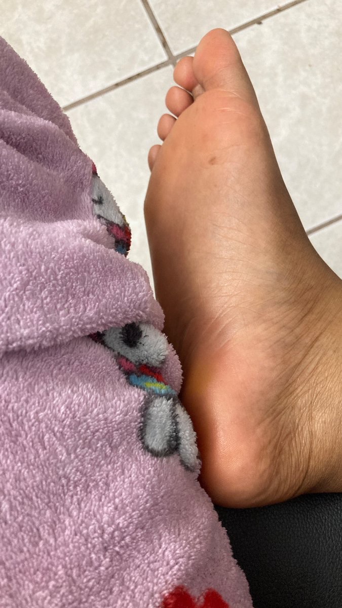 EtherealSoph5's tweet photo. good morning losers <3

findom feet soles https://t.co/wxduAErvWA