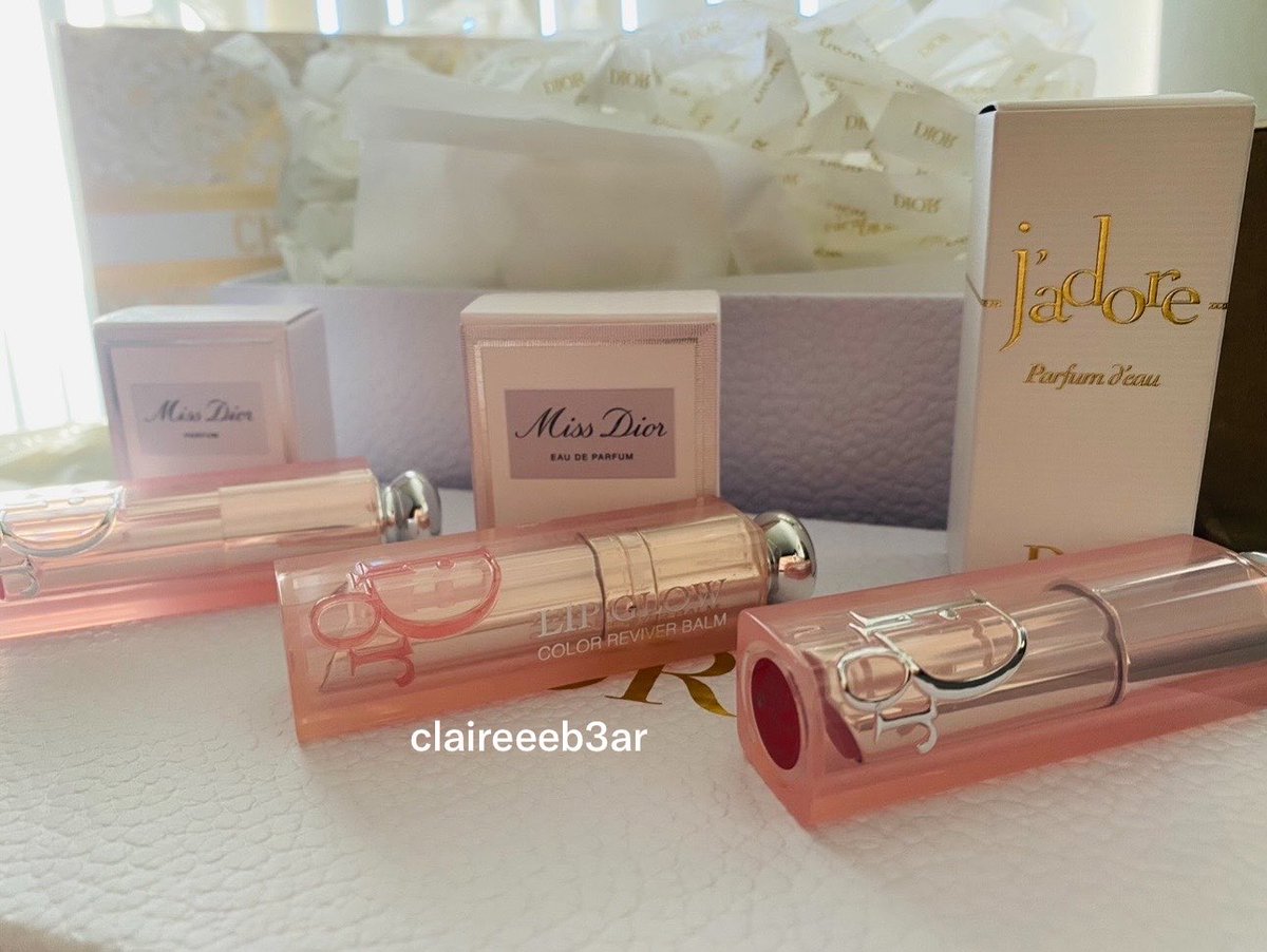 claireeeb3ar's tweet photo. No bots.
No fake likes.
Just real support. 💯

We show love the Jisoo way, by buying what she endorses.
(She really has that spell on me✨) https://t.co/NmTdsSvBtl