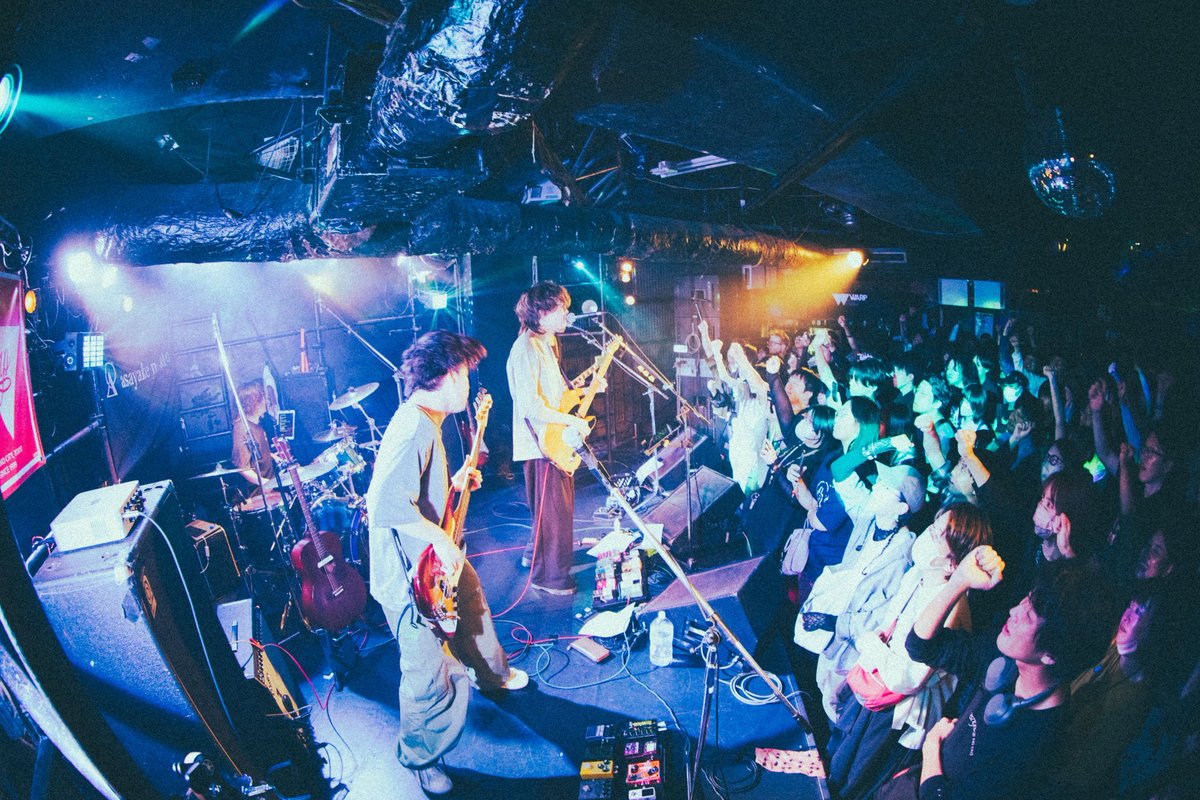 sarucon11knj's tweet photo. 活動休止しても
asayake no atoをやってきた事
音楽を好きな事が
自分の生きる支えになってる事には変わりないなと思いながら過ごしてます

生きててあんなに沢山の歓声と拍手を貰うこと無いから凄く力を貰ったし
また浴びたいなと思わせてもらったな

光を見せてくれてありがとう

撮影@__gang_sta__ https://t.co/yjXBooYHD5