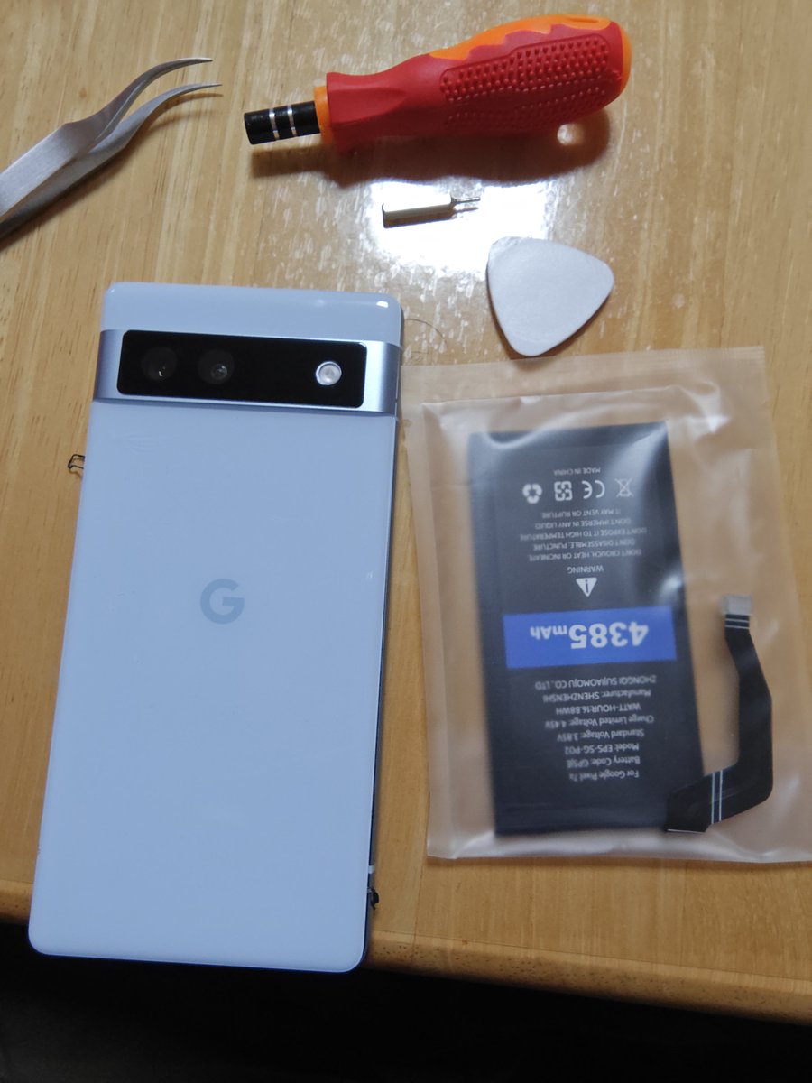 sa9825jp's tweet photo. 高三娘のGoogle Pixel 7a
買い換えてあげると言っても
愛着があるらしく買い換えないと言われ✋
でもバッテリーが弱ってるので
バッテリーを交換してやることに👍
T3 T1トルクスネジは娘に締めさせて🤗
自分でも手をかけてバッテリー交換すれば思い出に
また愛着が湧くでしょう🤗
#Googlepixel7a https://t.co/zD9Sd4M7jj