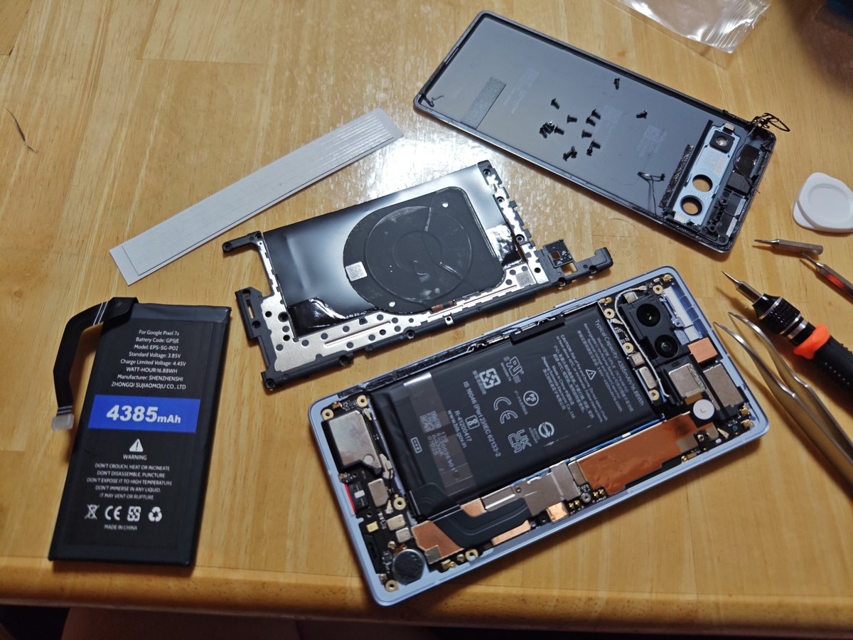 sa9825jp's tweet photo. 高三娘のGoogle Pixel 7a
買い換えてあげると言っても
愛着があるらしく買い換えないと言われ✋
でもバッテリーが弱ってるので
バッテリーを交換してやることに👍
T3 T1トルクスネジは娘に締めさせて🤗
自分でも手をかけてバッテリー交換すれば思い出に
また愛着が湧くでしょう🤗
#Googlepixel7a https://t.co/zD9Sd4M7jj