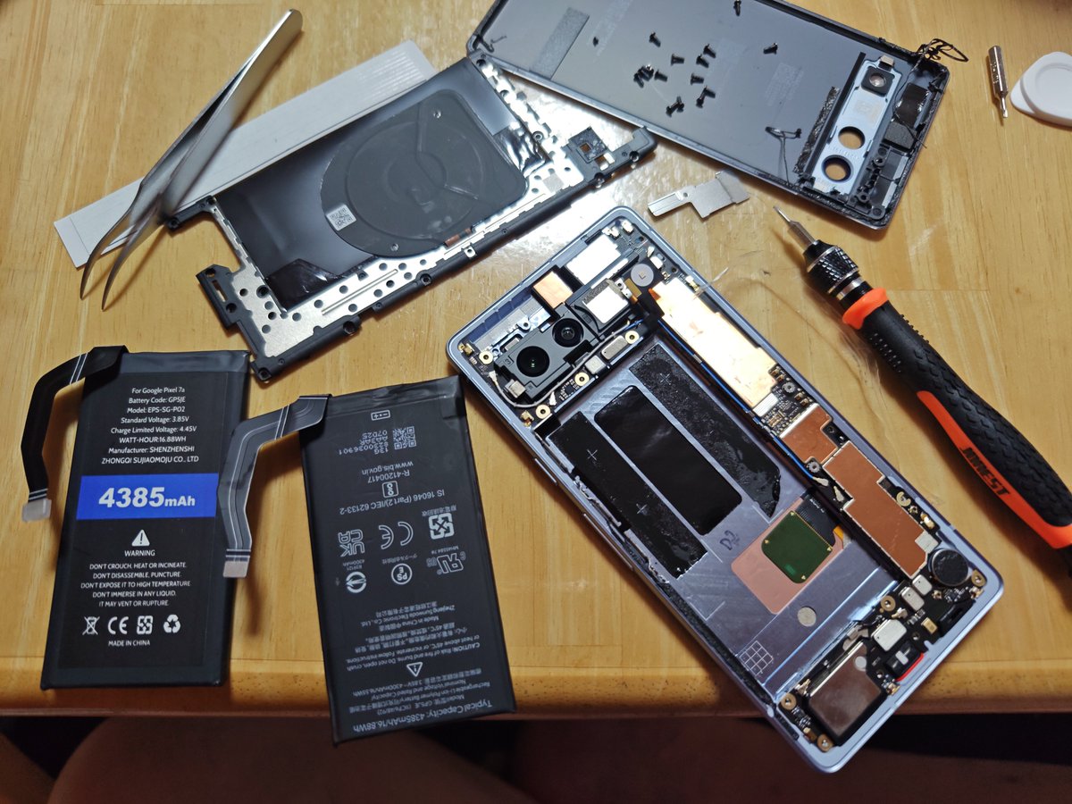 sa9825jp's tweet photo. 高三娘のGoogle Pixel 7a
買い換えてあげると言っても
愛着があるらしく買い換えないと言われ✋
でもバッテリーが弱ってるので
バッテリーを交換してやることに👍
T3 T1トルクスネジは娘に締めさせて🤗
自分でも手をかけてバッテリー交換すれば思い出に
また愛着が湧くでしょう🤗
#Googlepixel7a https://t.co/zD9Sd4M7jj