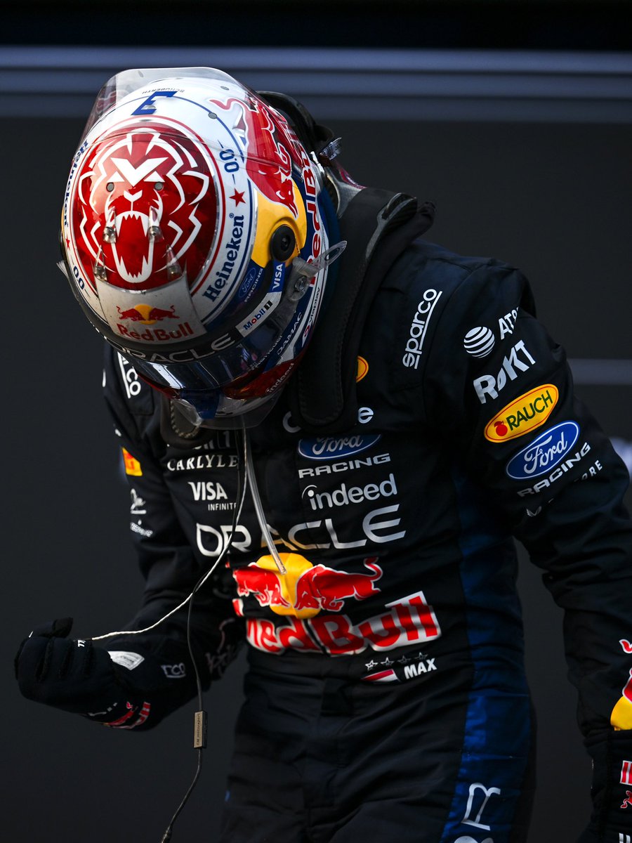 VerstappenCOM's tweet photo. Different angles, same vibe 💪

#BahrainGP https://t.co/CWyxuP7Qlu