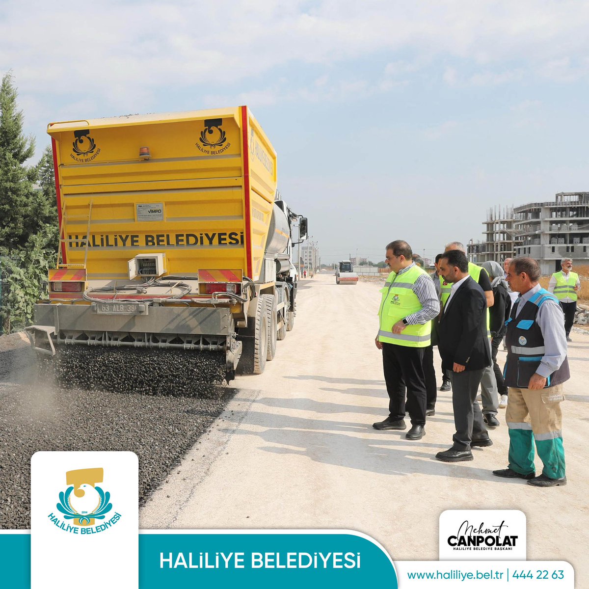 haliliye_bld's tweet photo. BAŞKAN CANPOLAT: HALİLİYE’NİN YOLLARINI ÖZ KAYNAKLARIMIZLA ASFALTLIYORUZ

Haliliye Belediye Başkanı Mehmet Canpolat, Kırsal Hizmetler Müdürlüğü tarafından Konuklu Mahallesi’nde sürdürülen asfalt yol yapım çalışmalarını yerinde inceledi. Sahada yürütülen çalışmaları ekiplerle birlikte takip eden Başkan Canpolat, Haliliye Belediyesi’nin kendi asfalt şantiyesi ve öz kaynaklarıyla yol çalışmalarını aralıksız sürdürdüğünü belirtti.

https://t.co/ahbZYv64YU