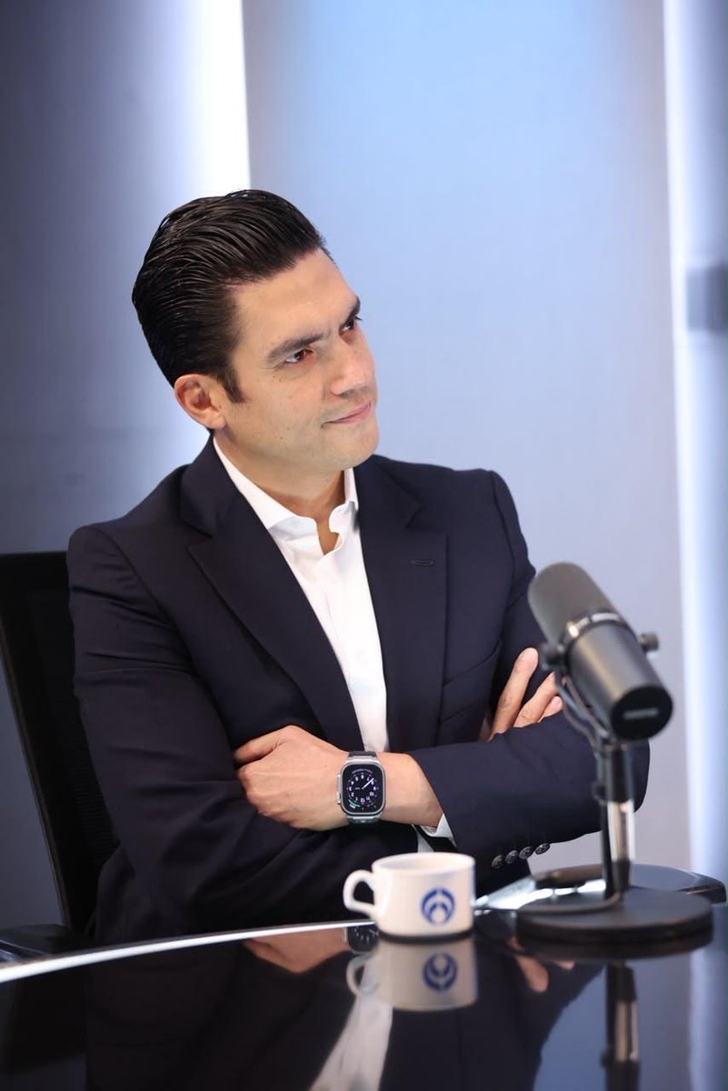JorgeRoHe's tweet photo. Gracias, @azucenau y @Radio_Formula por el espacio para hablar sobre lo que viene para México, la Academia de Seguridad en Querétaro y el respaldo de @AccionNacional al gobernador @makugo ante los cuestionamientos por este proyecto.

También platicamos de los retos rumbo a 2027. Estamos listos para dar la batalla por México. 🇲🇽

¡A darle!