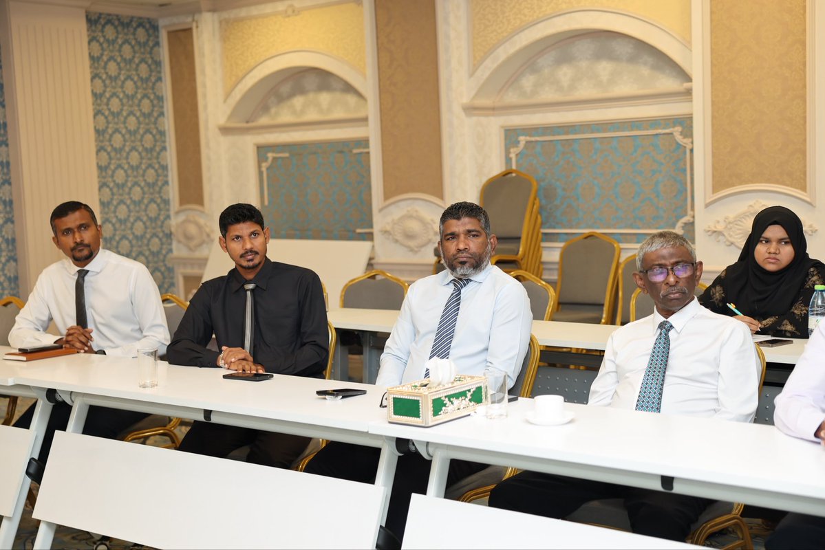 MoHmv's tweet photo. Senior officials from the Ministry of Health, Family and Welfare met with CEOs/DCEOs of the regional hospitals, the Deputy CEO of Dharumavantha Hospital, and doctors from MCGH to strengthen collaboration and support for regional health services.

Discussions focused on improving coordination, sharing specialist expertise, and strengthening hospital capacity to ensure more accessible, quality healthcare closer to communities across the Maldives.

@igmhmv 
@HMH_mv 
@MCGH_MV 
@KRHmv 
@urh_mv 
@drasmhospital 
@GRH_MV 
@aeh_mv