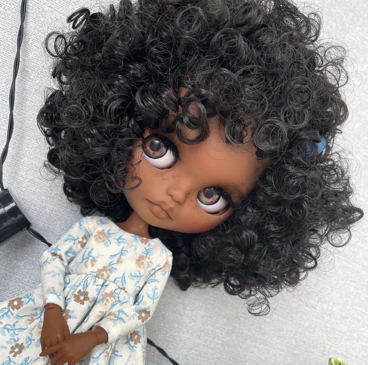 miro_casa4's tweet photo. Aniya and Melanie  literally look blythe dolls omg https://t.co/phezR9ZMed