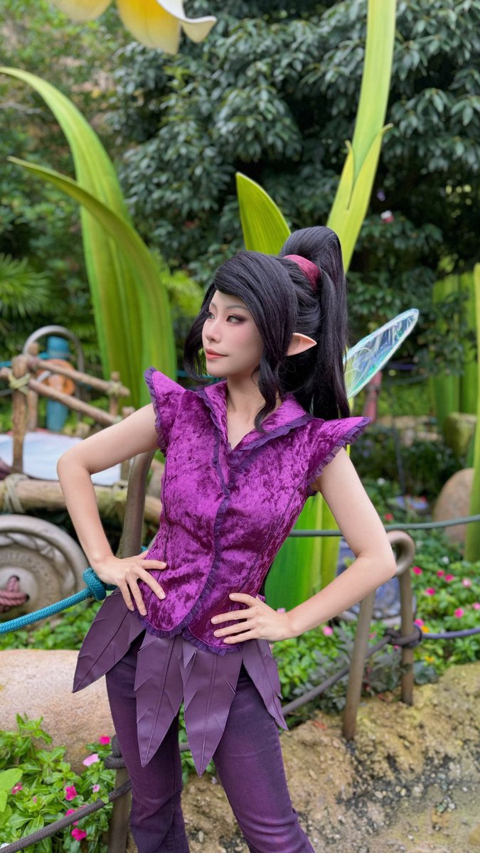 mizka_cos's tweet photo. ヴィディアって、それはそれは楽しそうに仕事をしてて、自分の才能に絶対的な自信と責任を持ってるところが昔からだーーーーいすきなんですよね、、、、

一方でティンクみたいに周りに助けてもらえる愛嬌も必要な才能だな、と思う大人になった私

去年も今年もあなたになれて幸せ💜
#Dハロ仮装2026 https://t.co/duUes2635T
