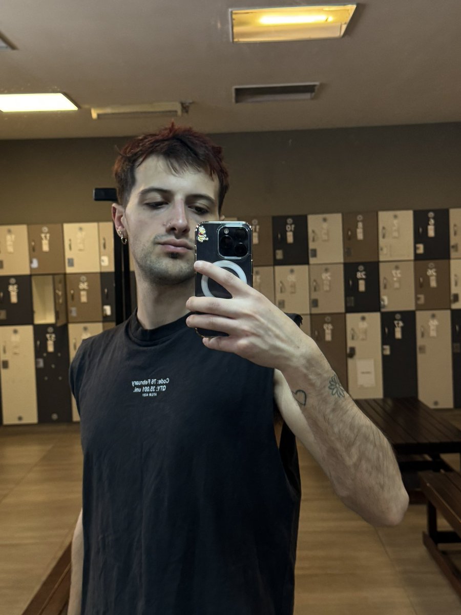 ladyboludo's tweet photo. busquenme en el baño del sportclub que seguro me estoy sacando fotos 😈🫦 https://t.co/AnYPJqUdX0