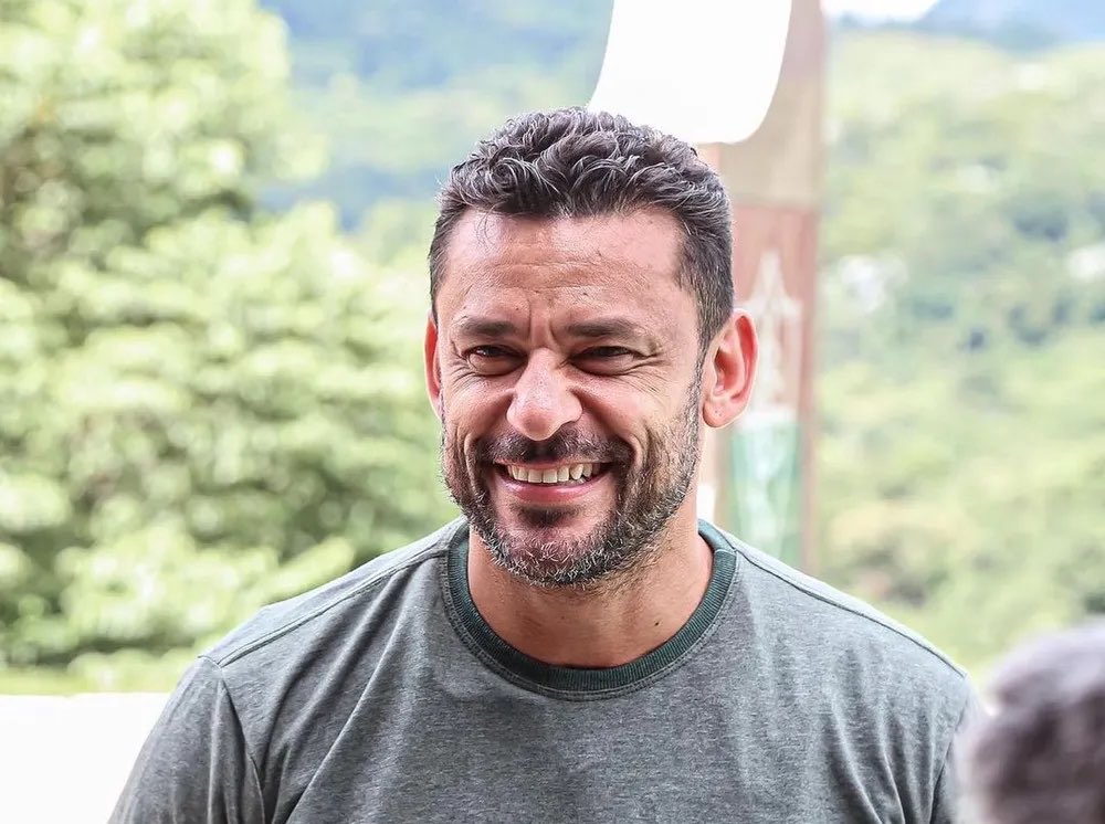 CentralDoCAM's tweet photo. Fred pagou a penúltima parcela do acordo com o Galo pela ida ao Cruzeiro em 2017. O ex-atacante se comprometeu a pagar R$ 17,5 milhões ao Alvinegro em 2023.

O acordo prevê sete parcelas e será encerrado em 30 de setembro de 2027. O valor inclui R$ 2,5 milhões já bloqueados e um desconto de R$ 3 milhões referente à dívida trabalhista que o Atlético deixou de cobrar.

A multa original pela saída direta para o Cruzeiro era de R$ 10 milhões. A disputa começou em 2018 e terminou com acordo homologado pela Justiça do Trabalho de Minas Gerais. Fred segue cumprindo os pagamentos dentro dos vencimentos.

🗞️ @geglobo 
📸 Divulgação