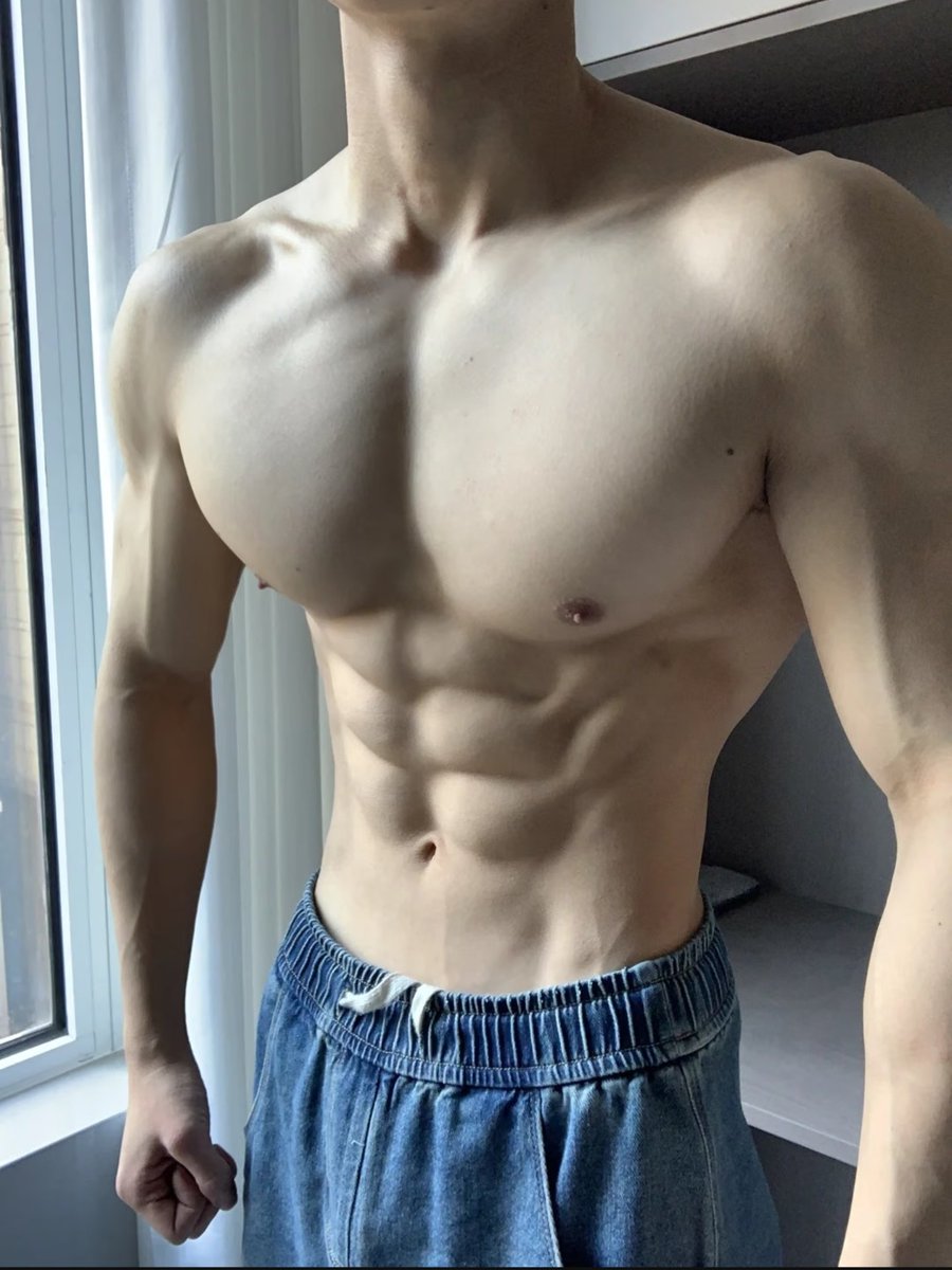 KING10357's tweet photo. 第二个肌肉青筋帖，上半身的青筋，想看的来看，记得点赞٩(˃̶͈̀௰˂̶͈́)و https://t.co/gRavzxvLdn