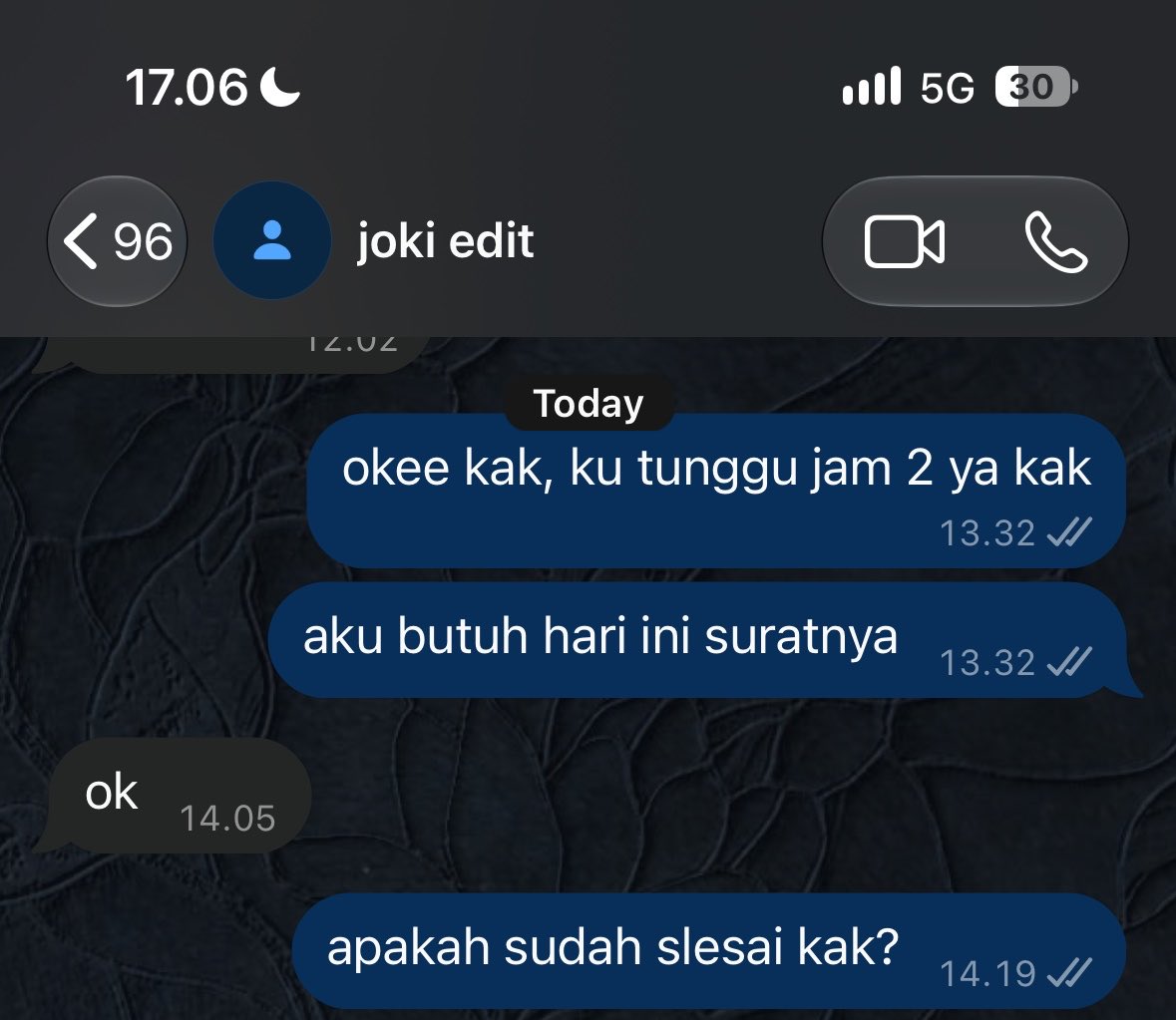 enscsi's tweet photo. kemudian, dia bales chat ku di jam 14.05 yang dimana isinya cuman "ok"
padahal harusnya yang dia kirimkan udah sama file editan. pas aku tagih di jam 14.19 (udah jam 2 siang lewat), dia ga bales chat ku sama sekali https://t.co/FvN7RSfk5V