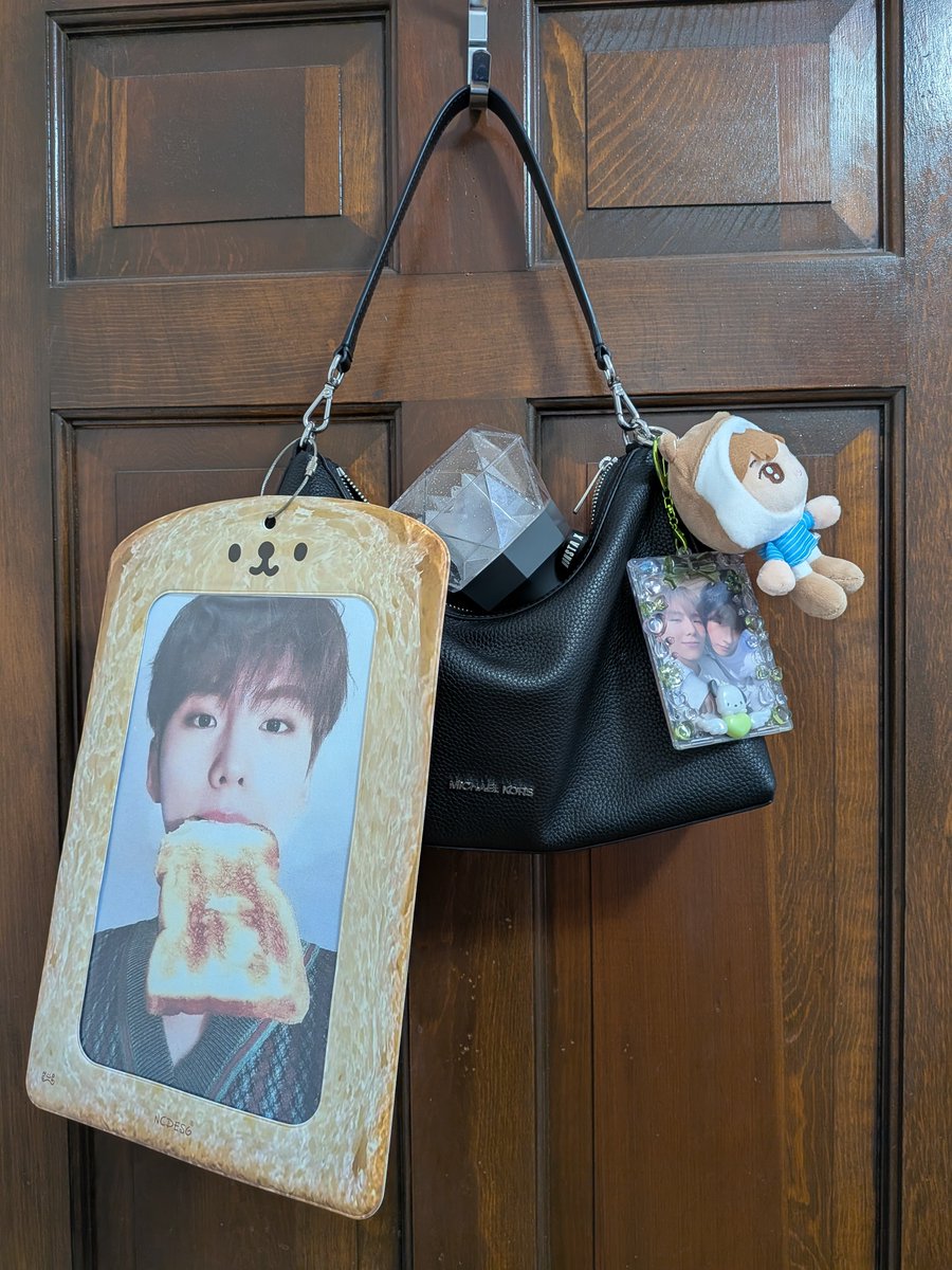 changkicafes's tweet photo. packed the essentials and ready for whatever today has in store https://t.co/HJjYnbyWJ6