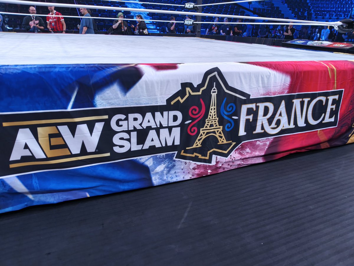 AEWFrance1's tweet photo. Le ring est magnifique 😍 #AEW #AEWFrance #AEWGrandSlamFrance https://t.co/xwKsZt0e2d
