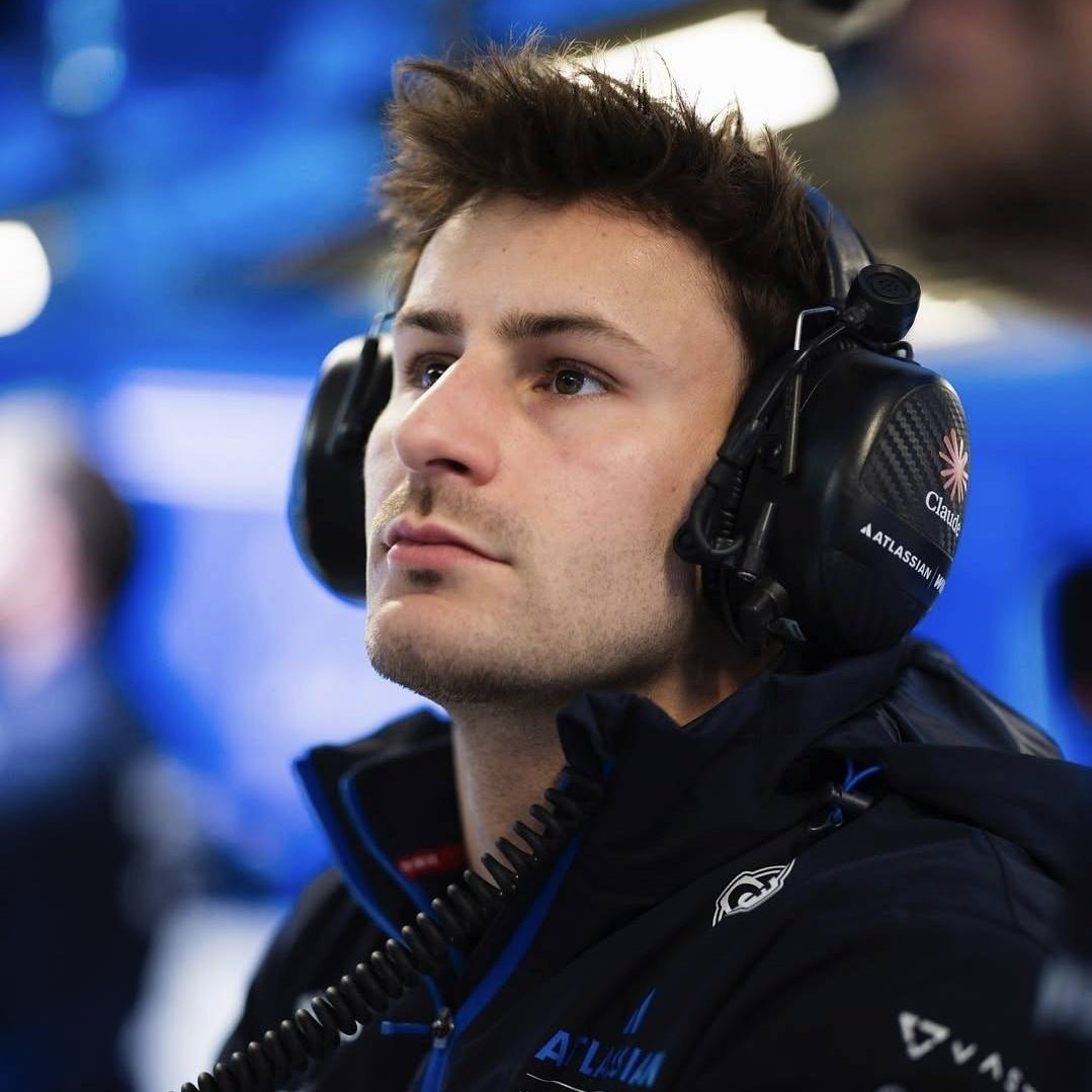 VicMartinsInf's tweet photo. 🚨 OFFICIEL !

Victor assurera le rôle de pilote de réserve ce week-end à Singapour avec Williams F1 Team !

#F1 #SingaporeGP 🇸🇬 https://t.co/mpgY4DB1Eg
