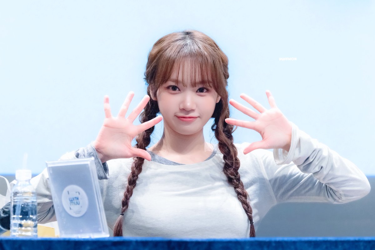 PUFFWON27's tweet photo. 20260705
WITHMUU OFFLINE FANSIGN
👐🏻
#르세라핌 #LE_SSERAFIM
#김채원  #KIMCHAEWON https://t.co/N4j6Z6l8ew