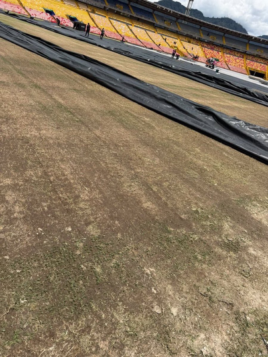 mdeportes4's tweet photo. Foto de la gramilla de lo que fue un estadio de fútbol.....hoy convertido en un escenario de conciertos. https://t.co/C0rmDspYMV
