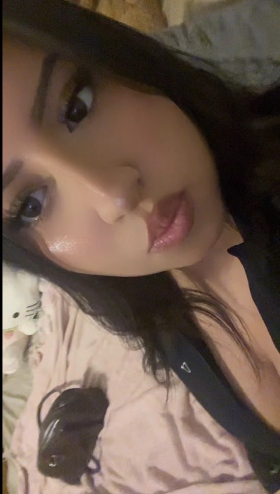 Axpl19's tweet photo. Hi 
#selfie #dm #latina https://t.co/Jgdc4Dzg8V
