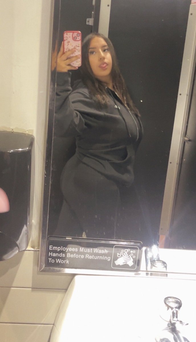 Axpl19's tweet photo. Hi 
#selfie #dm #latina https://t.co/Jgdc4Dzg8V