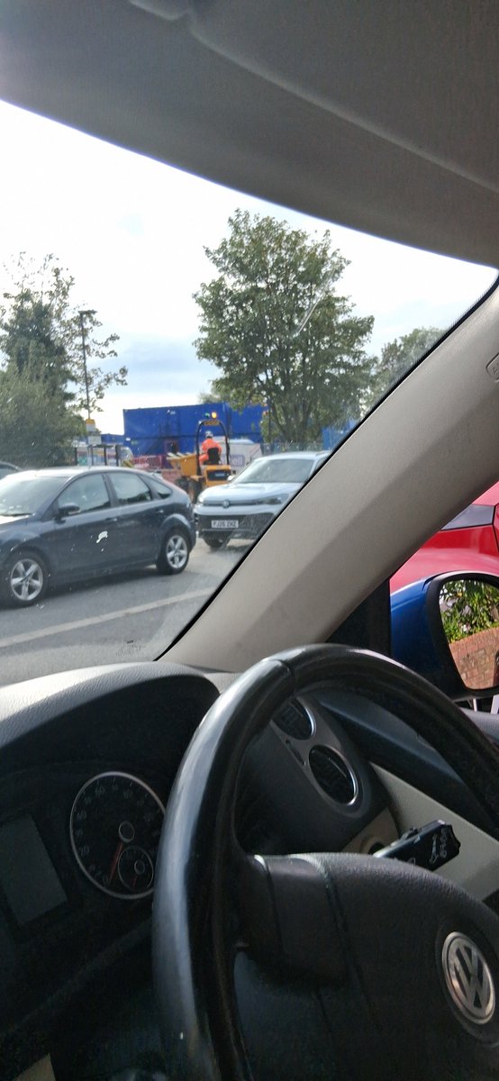 1AnneMcCormack's tweet photo. @WiganCouncil. I cannot comprehend how you allowed movement of heavy plant beside #StOswald school Ashton during end of school time when hundreds of children are walking by. https://t.co/vUKGgv9lAq