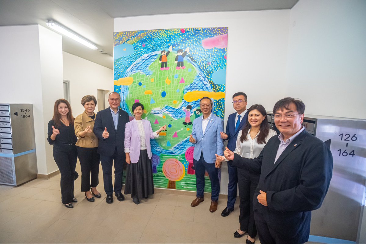 Alu_house's tweet photo. AluHouse was honoured to take part in the key handover 🔑 ceremony for Tsing Fat Street Light Public Housing(LPH) last week.
We hope residents can settle into their new homes soon and build a better future.
#AluHouse #MiC #TsingFat #LPH #ModularIntegratedConstruction #HongKong https://t.co/R2lRsH03CR
