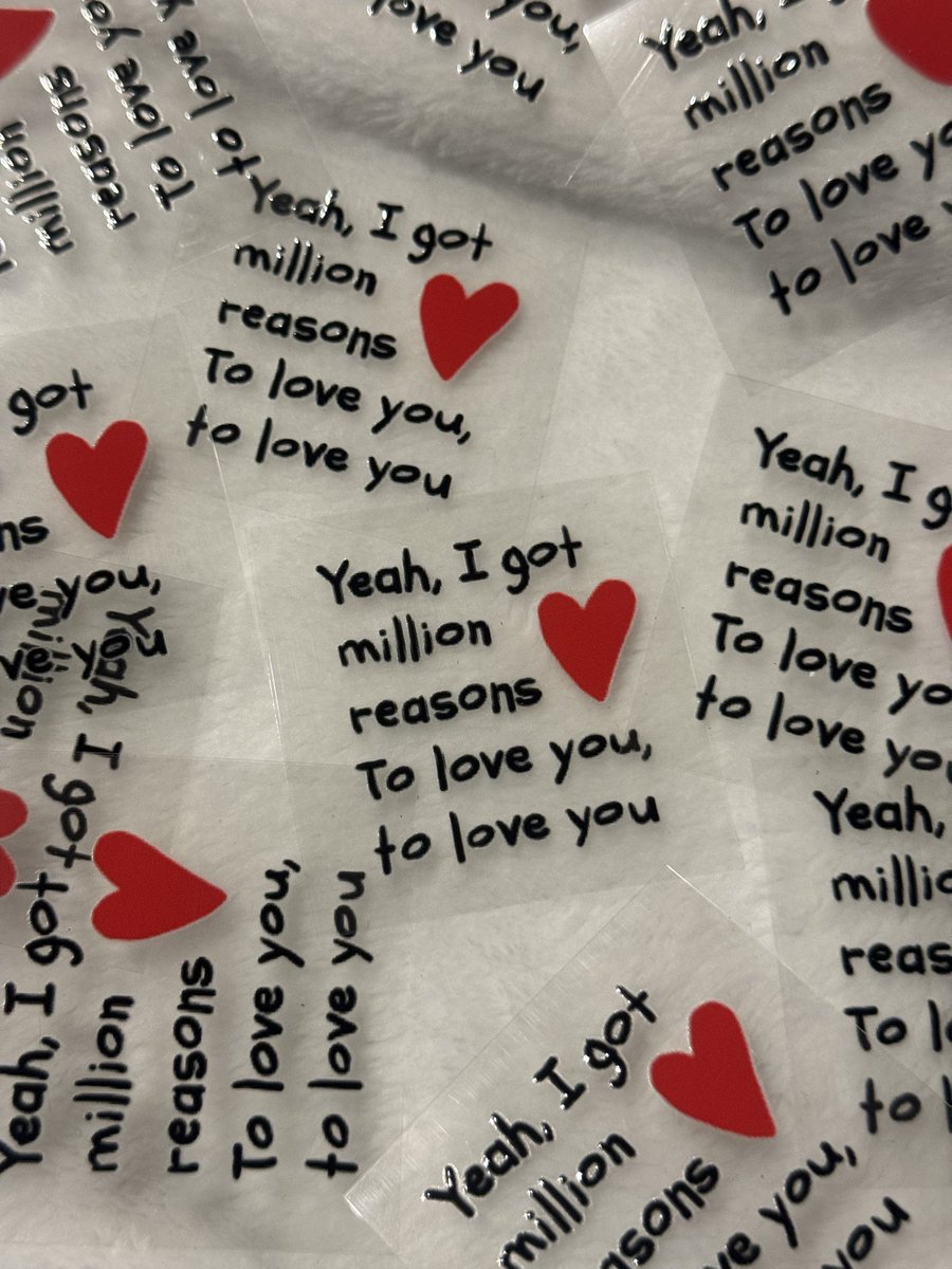 AgaligoBlemono's tweet photo. ⭐️ Giveaway #YOUNGESTinBKK ⭐️

“million reasons” uv dft sticker 

size : 5 cm.
quantity : 120 EA 
time &amp; place : TBA  
——————

✨🤍🦊🎶🎤🎸🍀

#YoungK_Solo_Tour_YOUNGEST 
#ตลาดนัดday6 https://t.co/ehSTmP32Ld