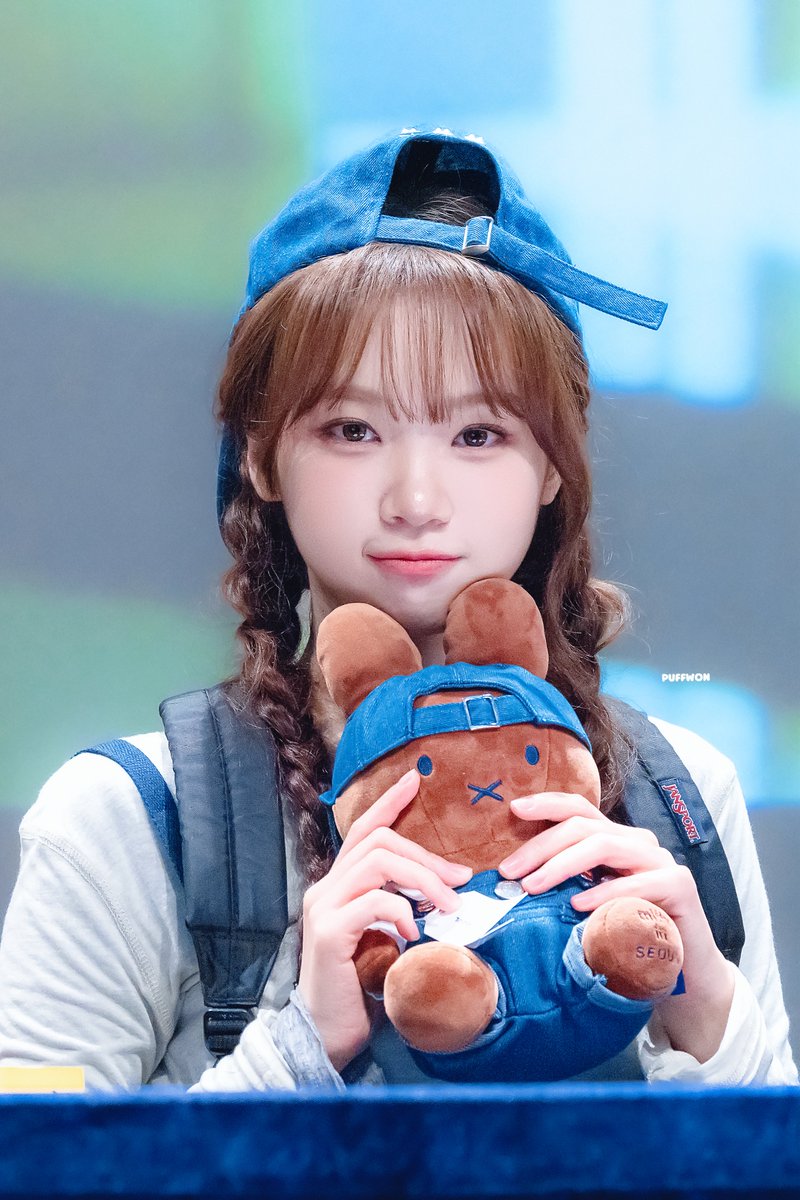 PUFFWON27's tweet photo. 20260705
WITHMUU OFFLINE FANSIGN
🐰🧢
#르세라핌 #LE_SSERAFIM
#김채원  #KIMCHAEWON https://t.co/NDnySBwbQm