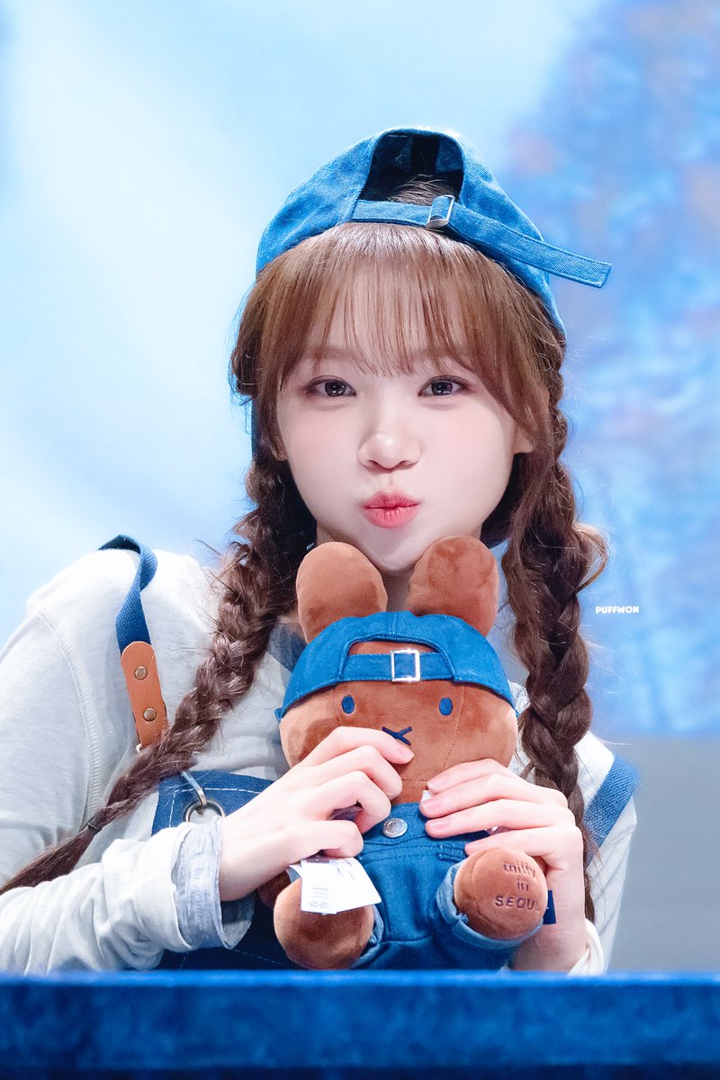 PUFFWON27's tweet photo. 20260705
WITHMUU OFFLINE FANSIGN
🐰🧢
#르세라핌 #LE_SSERAFIM
#김채원  #KIMCHAEWON https://t.co/NDnySBwbQm