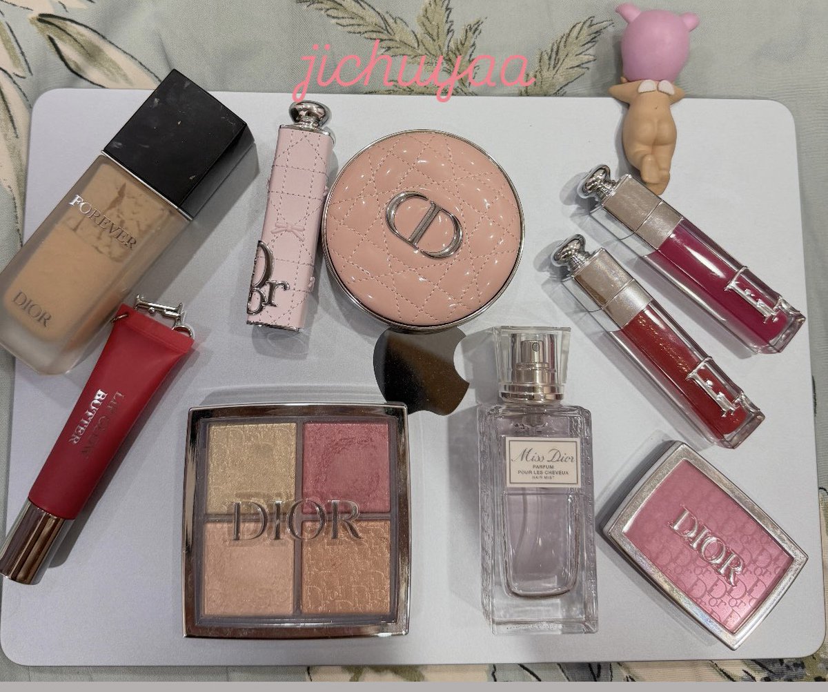 for_sooyaa's tweet photo. support sương sương v thôi 😙😍
#Jisoo @Dior https://t.co/SV7gEMs6vy
