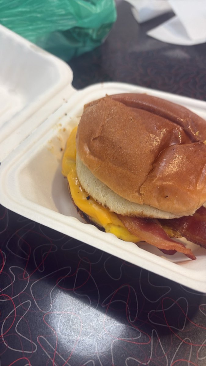 LegendofBeyBey's tweet photo. #expand Sloopy’s breakfast sandwiches https://t.co/hvlokccXOg