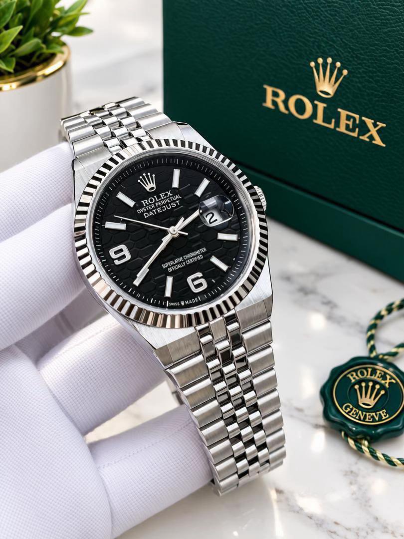 jagbos000_taiwo's tweet photo. Rolex Date just 

85k with box https://t.co/hP6ZKgKNi1