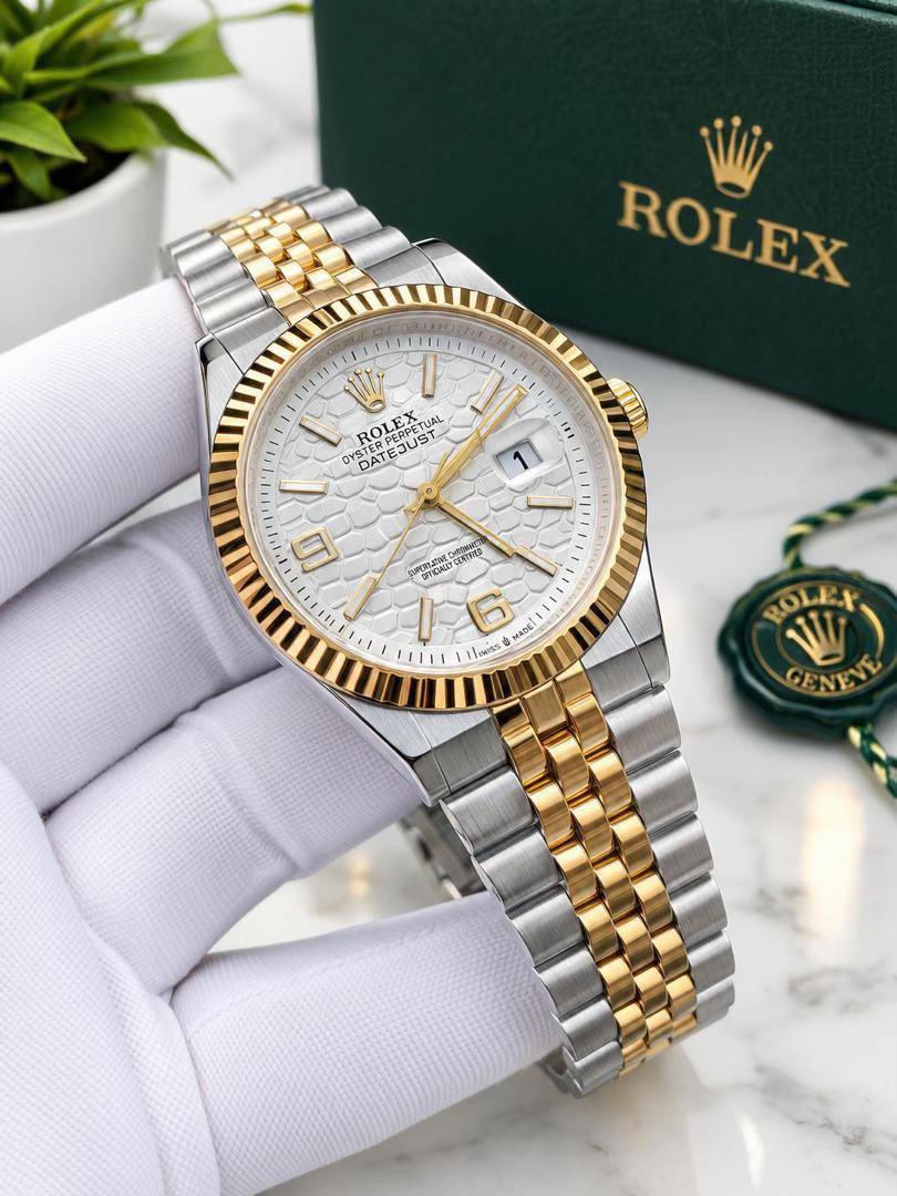 jagbos000_taiwo's tweet photo. Rolex Date just 

85k with box https://t.co/hP6ZKgKNi1