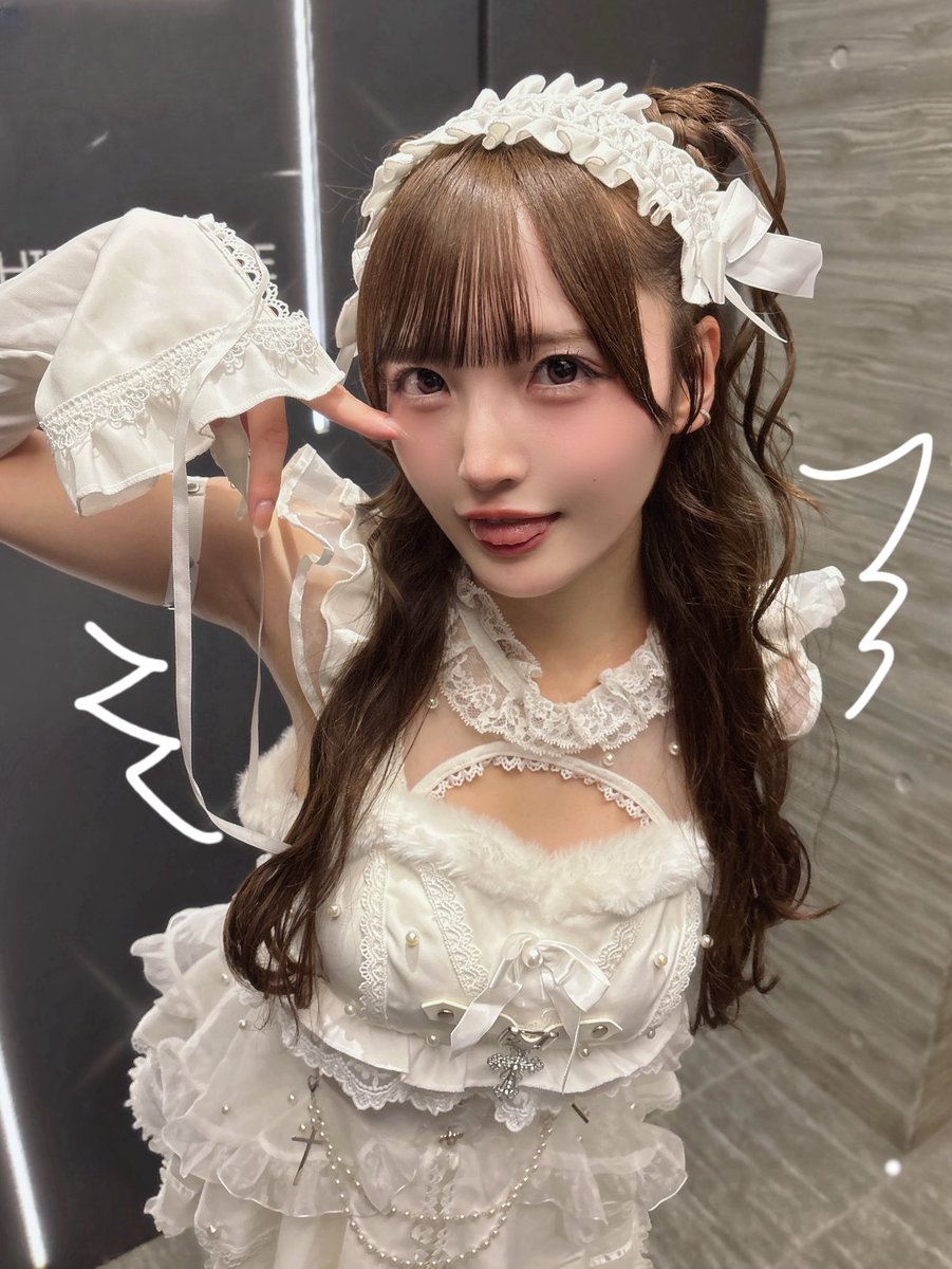 yurayura_yuraa's tweet photo. 今夜はフライングハロウィンライブ👻
さらに天使���んなゆらゆらでちた！🪽
ｱﾁｱﾁゆらゆら~してくれてありがとう~♡ https://t.co/9cUONVDiJd
